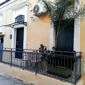 Appartamento Sicilia - Intera Casa Con Privata Jacuzzi Sauna Bagno Di Vapore Ad Uso Illimitato, Rosolini